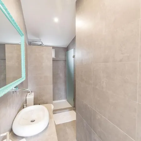 The Nest At Mouraria Apartment *