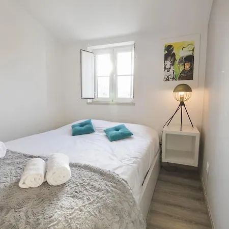 Апартаменты The Nest At Mouraria
