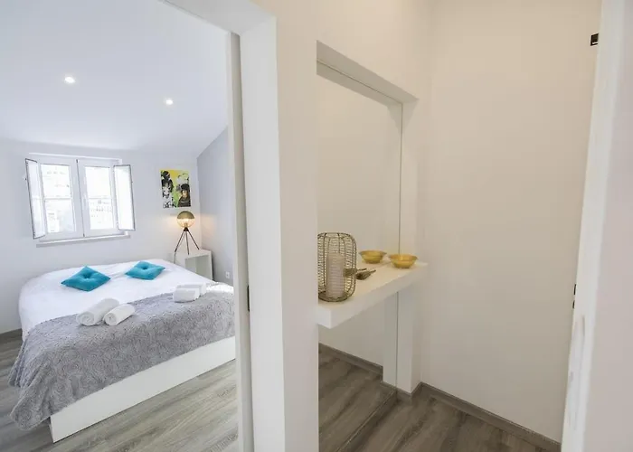 The Nest At Mouraria Apartment *