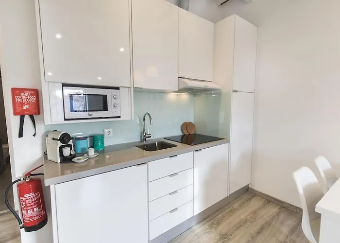 The Nest At Mouraria Apartment *